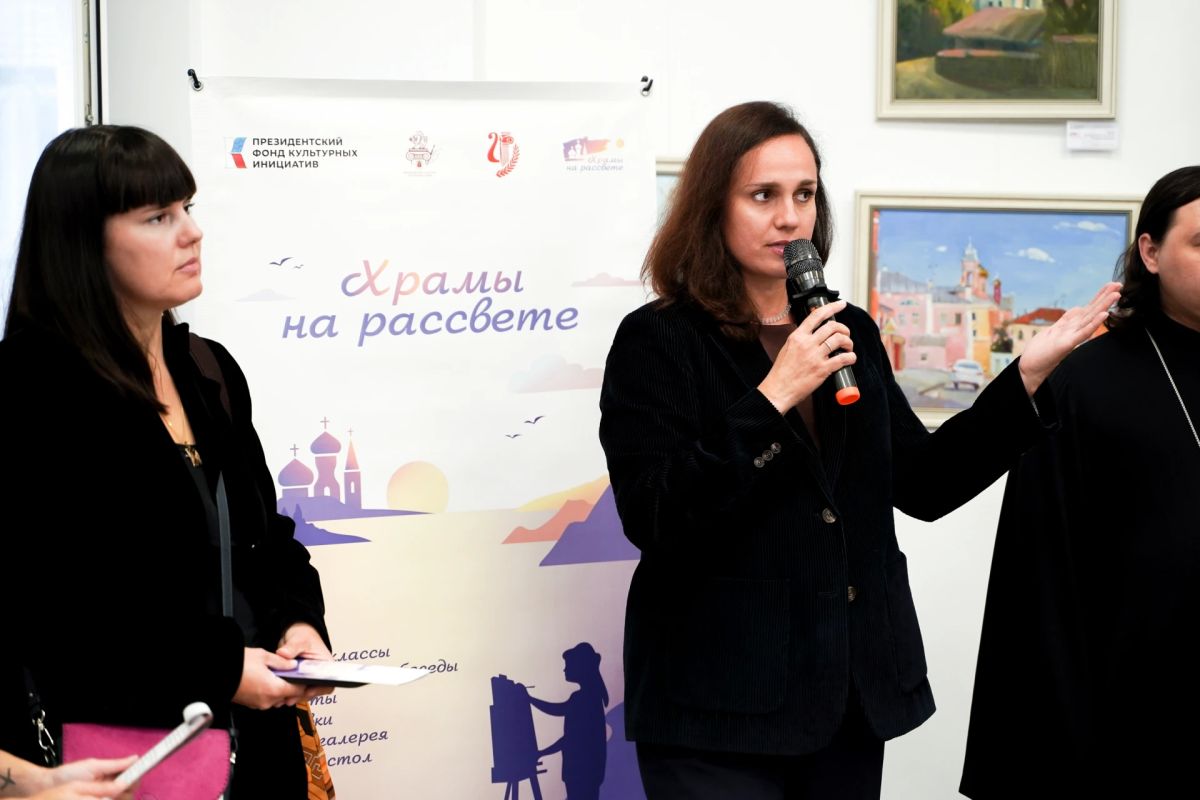 В Доме молодежи открылась выставка «Храмы на рассвете» В Доме молодежи открылась выставка «Храмы на рассвете»