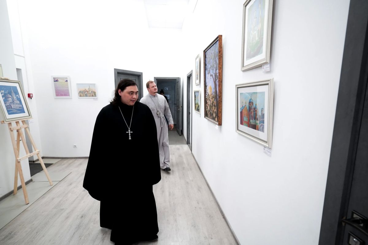 В Доме молодежи открылась выставка «Храмы на рассвете» В Доме молодежи открылась выставка «Храмы на рассвете»