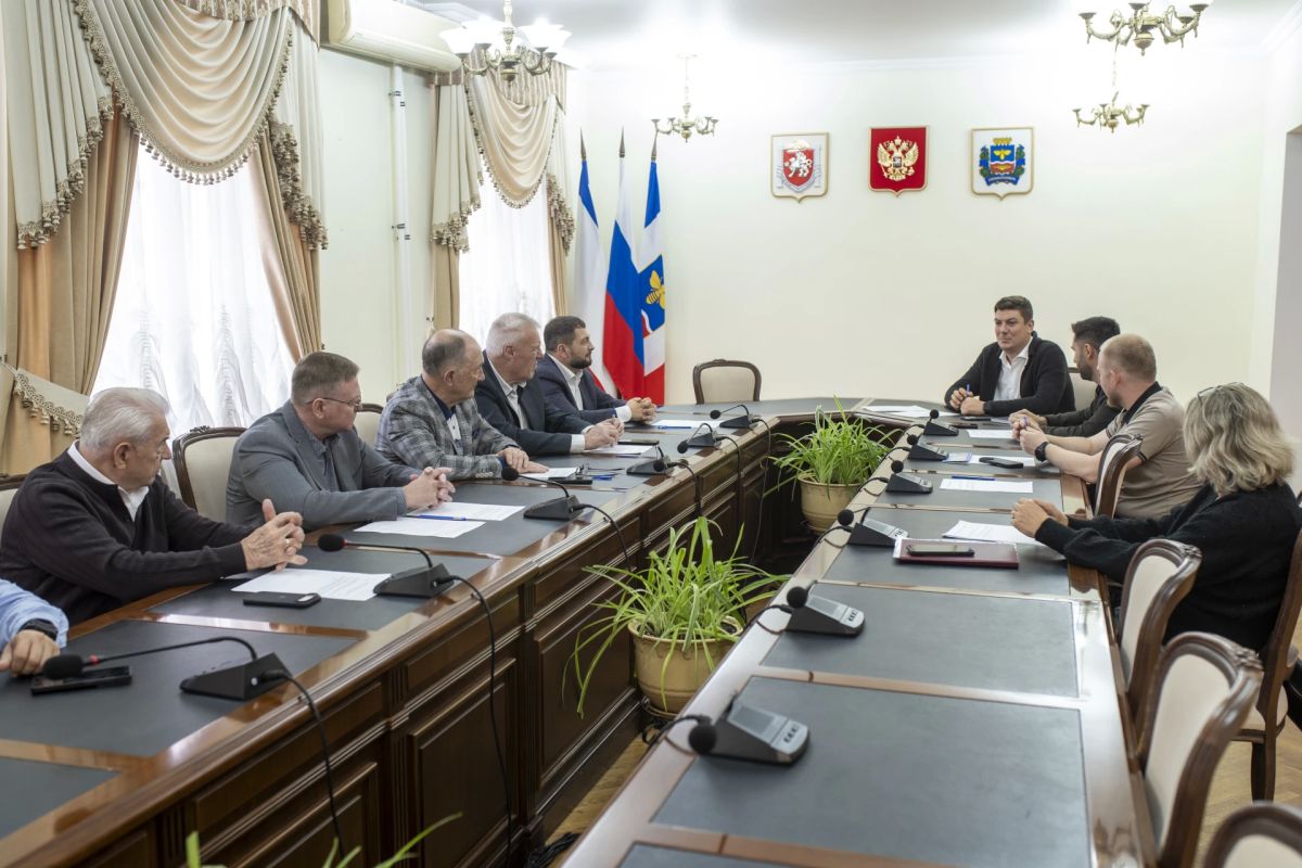 В рамках седьмого заседания Общественного совета Симферополя состоялось награждение граждан за вклад в организацию и проведение общественного наблюдения за выборами депутатов Государственной Думы Российской Федерации