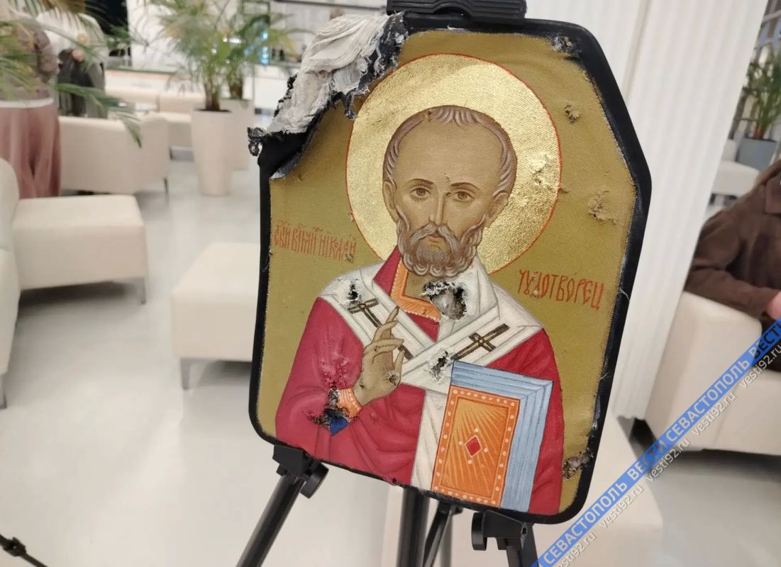 В музее Античности и Византии открылась выставка икон на бронепластинах «Броня веры»