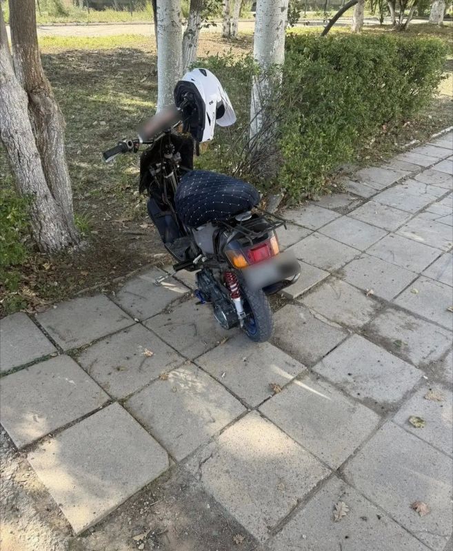 В Сакском районе пресечено управление мопедом несовершеннолетним без водительского удостоверения В Сакском районе пресечено управление мопедом несовершеннолетним без водительского удостоверения