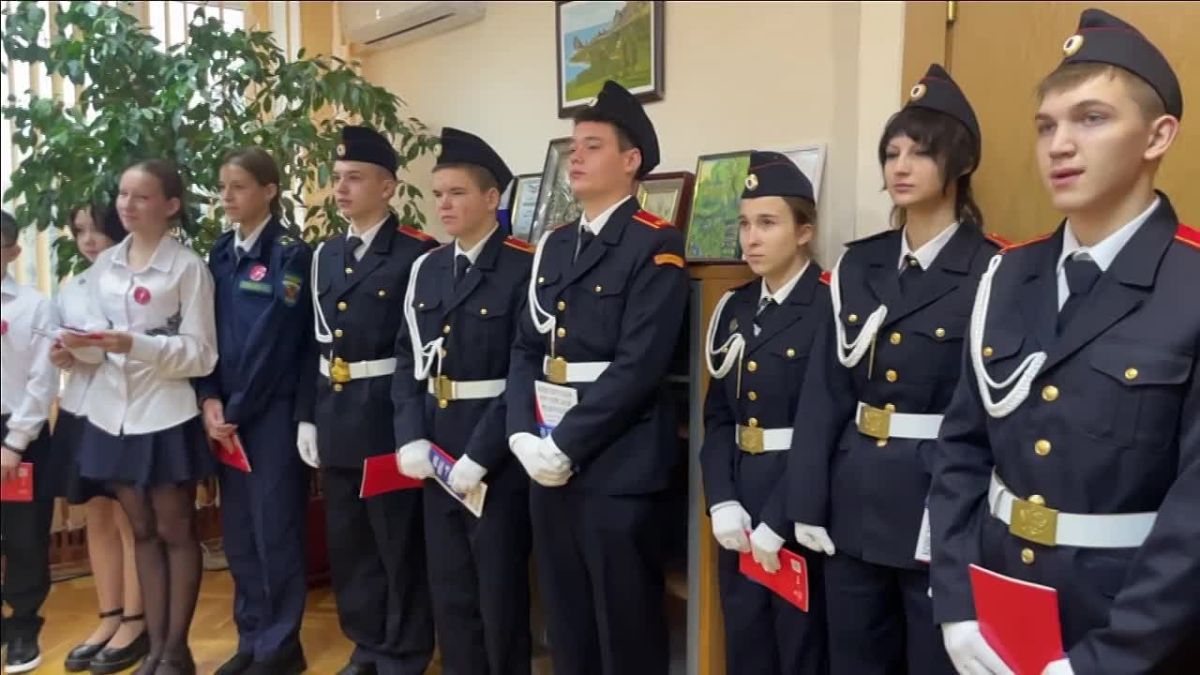 Сегодня вместе с ребятами разделил важный момент их взросления — вручил паспорта 14-летним юношам и девушкам в рамках всероссийской инициативы «Мы – граждане России»