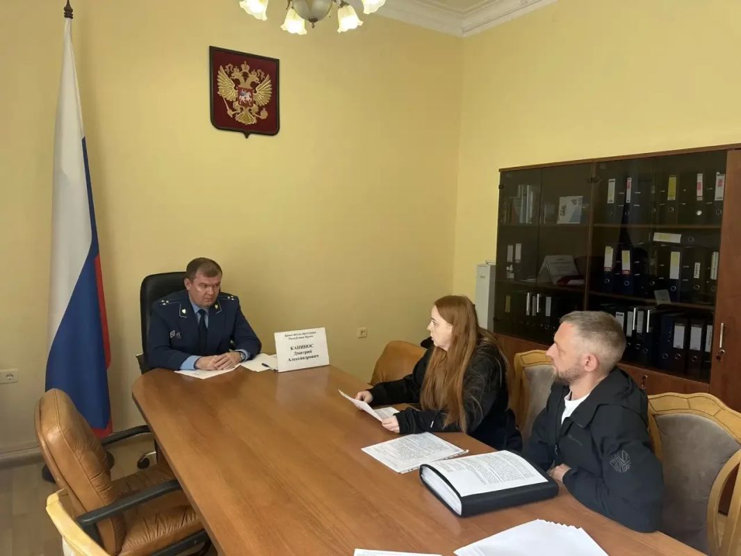 Заместитель прокурора Крыма Дмитрий Капинос провел прием жителей региона Заместитель прокурора Крыма Дмитрий Капинос провел прием жителей региона