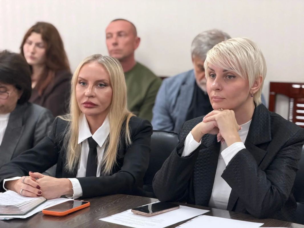 В Минздраве Крыма обсудили вопросы развития Крымской ассоциации врачей В Минздраве Крыма обсудили вопросы развития Крымской ассоциации врачей