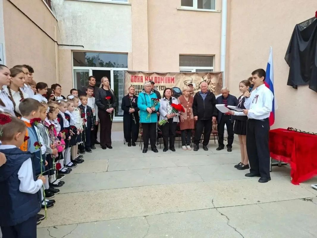 В Джанкойском районе открыли мемориальные доски, посвященные героям СВО В Джанкойском районе открыли мемориальные доски, посвященные героям СВО