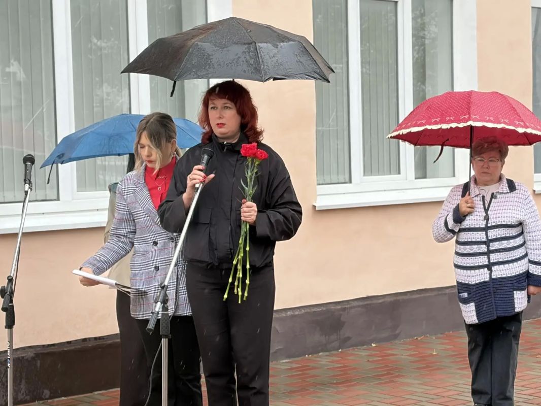 В средней школе №3 им. Героя Советского Союза Я.И.Чапичева состоялась церемония открытия мемориальных досок в память о героях, погибших в ходе специальной военной операции – Измаилову Серану Кавляметовичу, Субачеву... В средней школе №3 им. Героя Советского Союза Я.И.Чапичева состоялась церемония открытия мемориальных досок в память о героях, погибших в ходе специальной военной операции – Измаилову Серану Кавляметовичу, Субачеву...