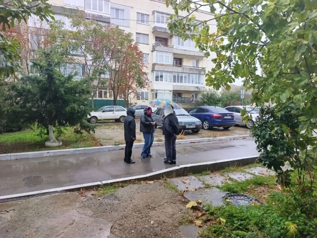 Анжелика Ястребова: Встретилась с жителями многоквартирных домов на улице Комарова в Песчановском поселении, чтобы обсудить наболевшие вопросы Анжелика Ястребова: Встретилась с жителями многоквартирных домов на улице Комарова в Песчановском поселении, чтобы обсудить наболевшие вопросы