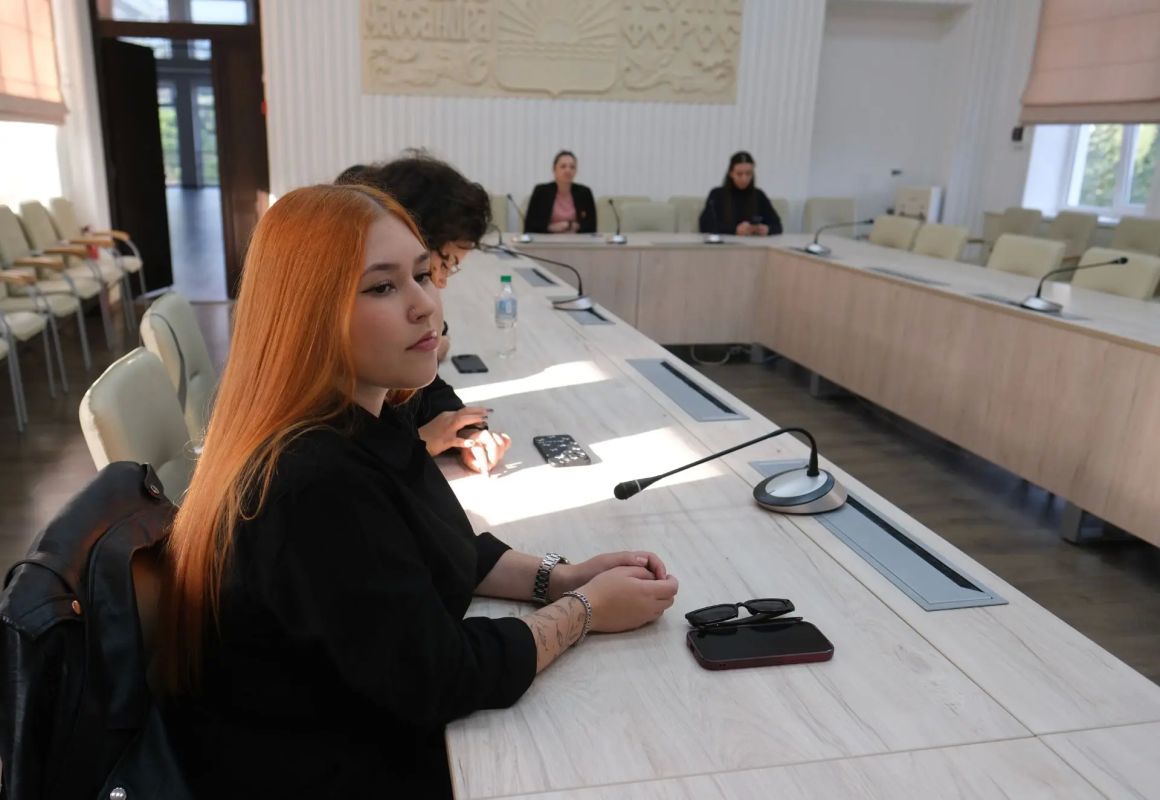 В Ялте утверждён новый состав Молодёжного совета В Ялте утверждён новый состав Молодёжного совета