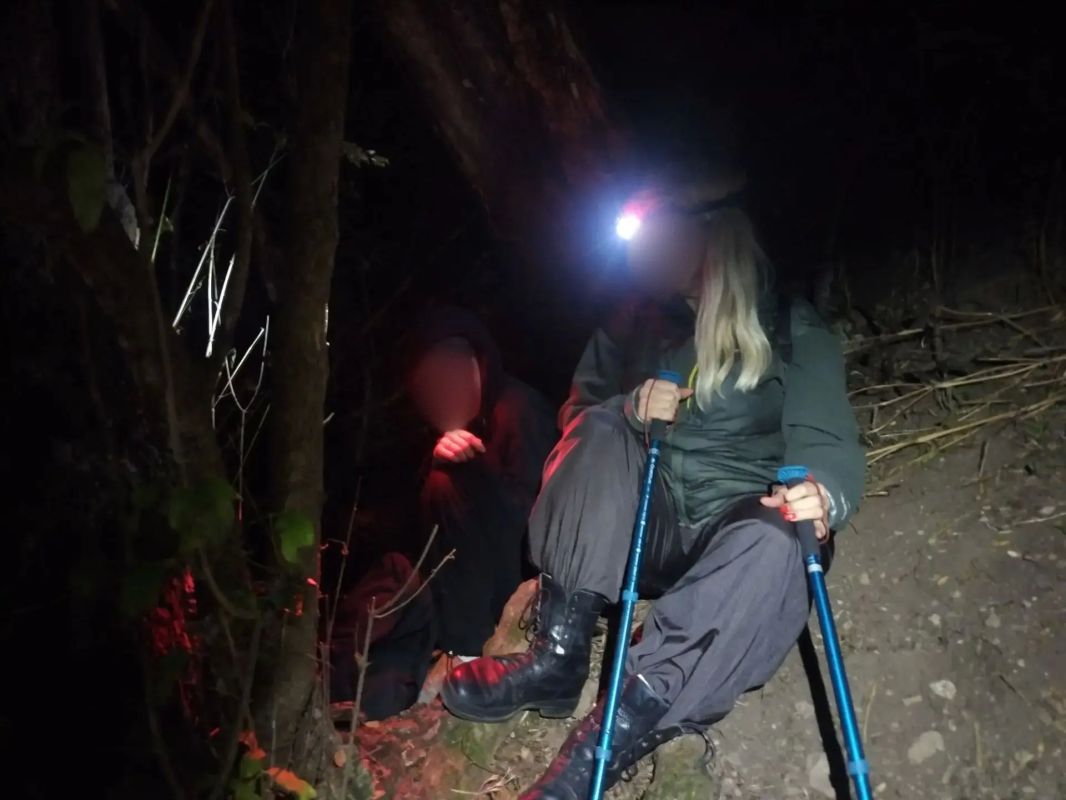 Оказание помощи 4-м туристам в горах Алушты Оказание помощи 4-м туристам в горах Алушты