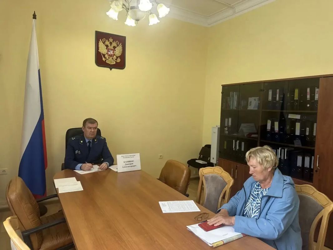Заместитель прокурора Крыма Дмитрий Капинос провел прием жителей региона
