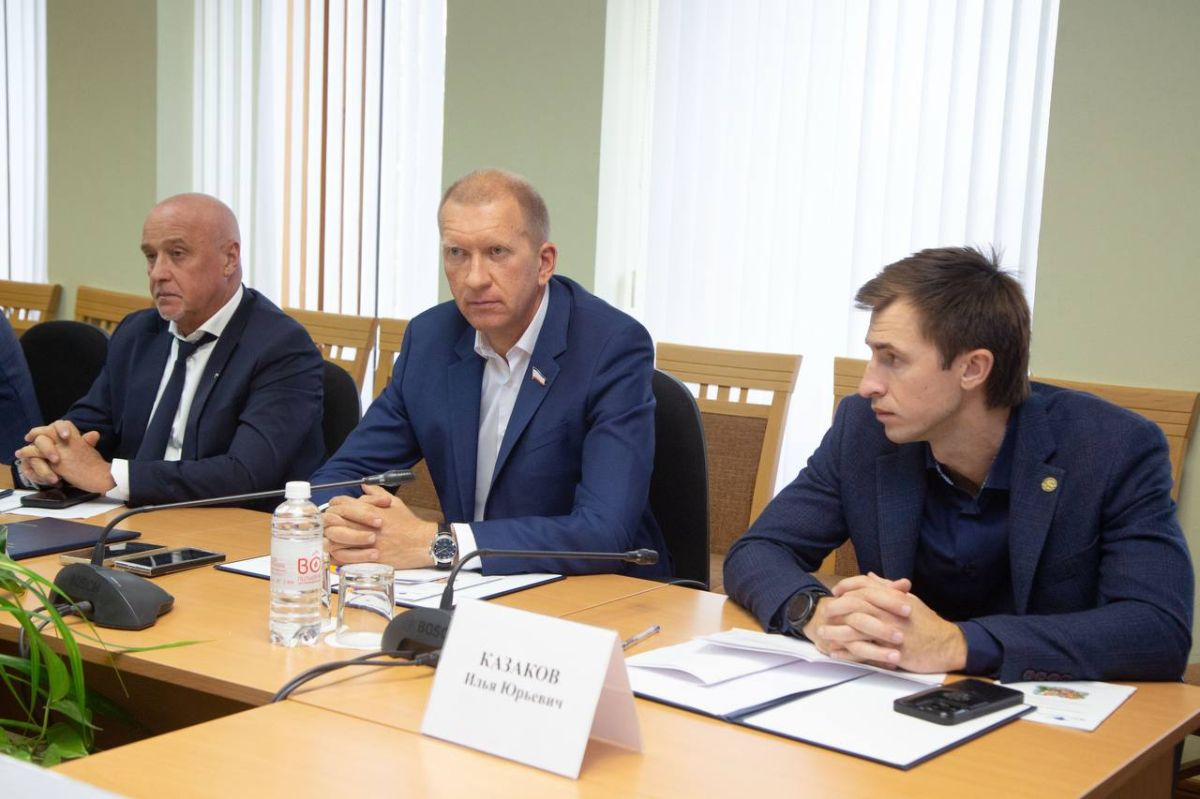 Комитет по транспорту, жилищно-коммунальному и дорожному хозяйству под председательством Оксаны Сацик обсудил реализацию проектов по улучшению инфраструктуры населённых пунктов республики Комитет по транспорту, жилищно-коммунальному и дорожному хозяйству под председательством Оксаны Сацик обсудил реализацию проектов по улучшению инфраструктуры населённых пунктов республики