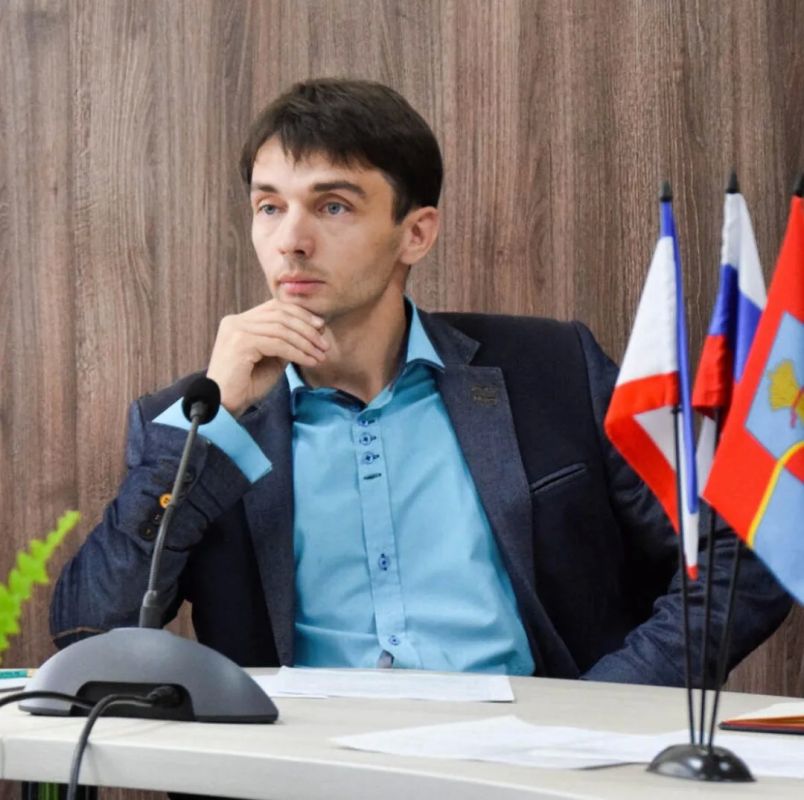 Сегодня день рождения отмечает депутат Государственного Совета Республики Крым, председатель Комитета Государственного Совета Республики Крым по государственному строительству и местному самоуправлению Роман Сергеевич Шантаев