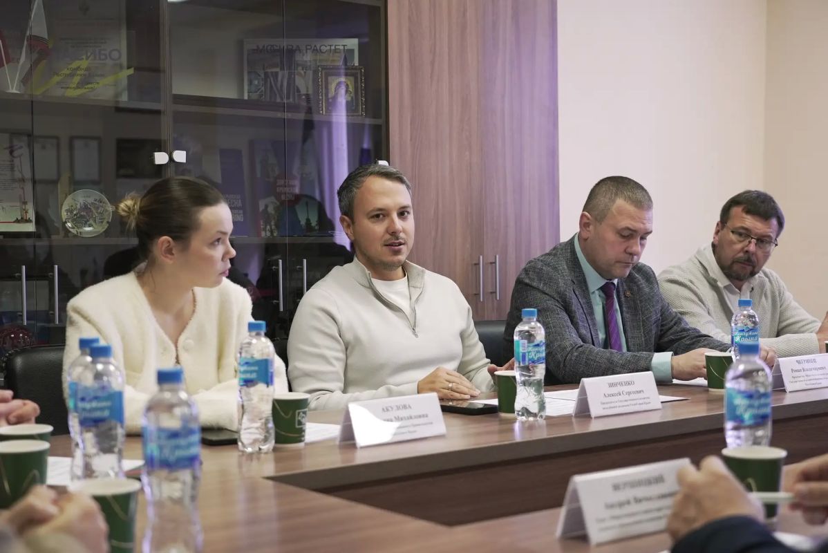Алексей Зинченко: Обсудили ключевые направления молодёжной политики Алексей Зинченко: Обсудили ключевые направления молодёжной политики
