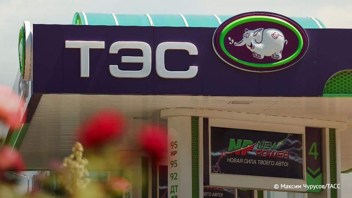 Покупка топлива без QR-кодов станет доступна в Севастополе с 16 октября, сообщил губернатор города Развожаев