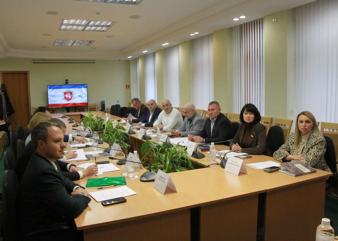На заседании Комитета по патриотическому воспитанию и молодёжной политике депутаты заслушали информацию о работе регионального отделения Общероссийского общественно-государственного движения детей и молодёжи «Движение... На заседании Комитета по патриотическому воспитанию и молодёжной политике депутаты заслушали информацию о работе регионального отделения Общероссийского общественно-государственного движения детей и молодёжи «Движение...