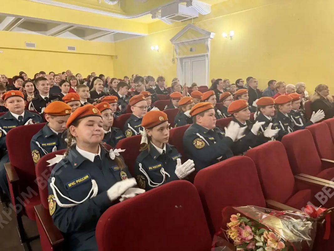 В Феодосии открыли пятый кадетский класс МЧС В Феодосии открыли пятый кадетский класс МЧС