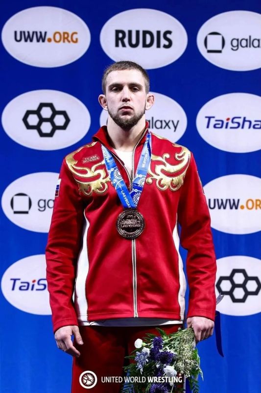 Василий Грабован: Наш спортсмен, уроженец Красногвардейского района Игорь Пунченко, в финале первенства мира по греко-римской борьбе до 23 лет одолел борца из Узбекистана Озодбека Халимбоева и завоевал бронзу в весе до 63 кг Василий Грабован: Наш спортсмен, уроженец Красногвардейского района Игорь Пунченко, в финале первенства мира по греко-римской борьбе до 23 лет одолел борца из Узбекистана Озодбека Халимбоева и завоевал бронзу в весе до 63 кг