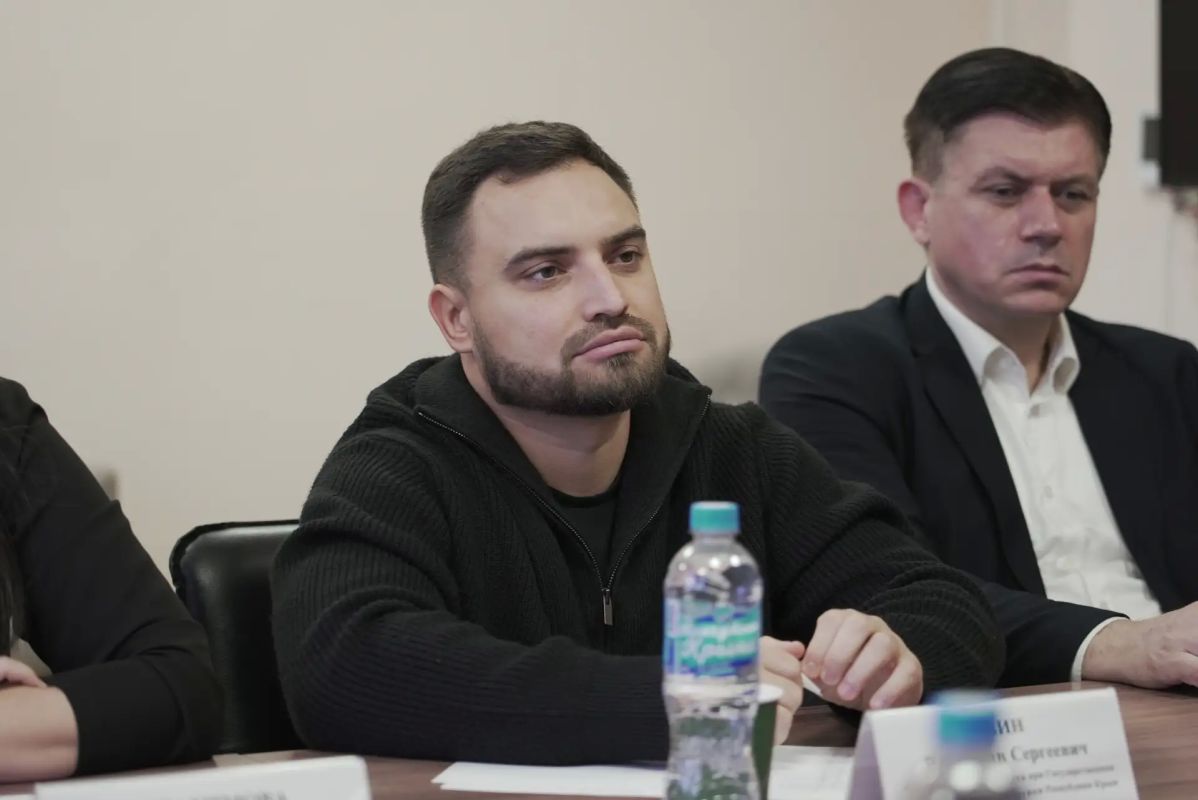 Алексей Зинченко: Обсудили ключевые направления молодёжной политики Алексей Зинченко: Обсудили ключевые направления молодёжной политики