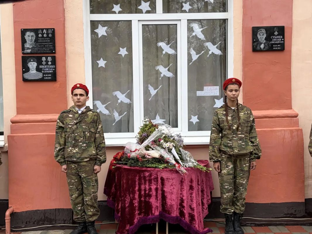 В Джанкое увековечили память погибших участников СВО В Джанкое увековечили память погибших участников СВО