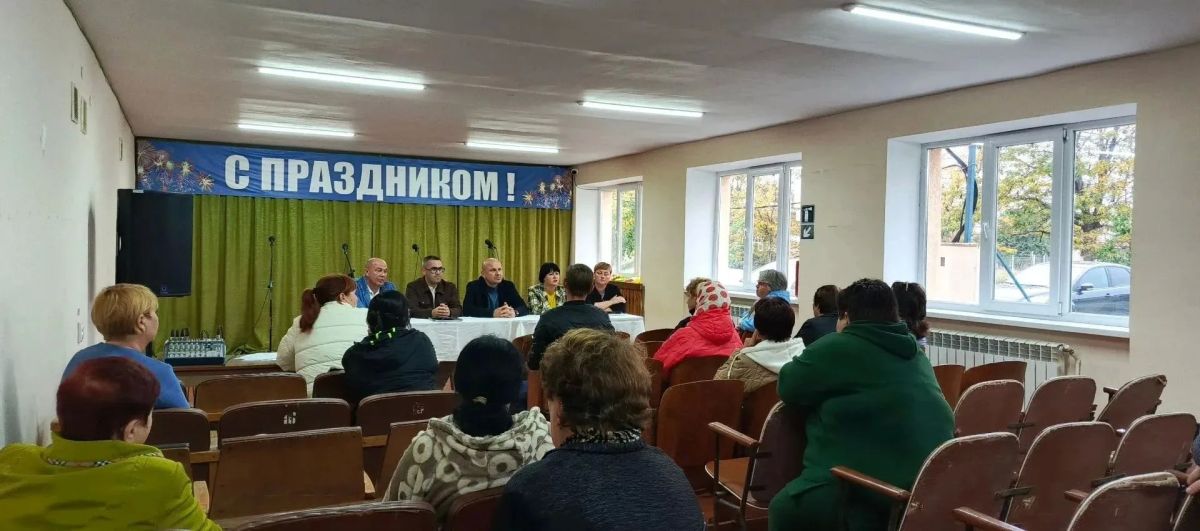 В населённых пунктах Пруды, Красногвардейское и Чапаевка состоялись встречи руководства Советского района с жителями многоквартирных домов В населённых пунктах Пруды, Красногвардейское и Чапаевка состоялись встречи руководства Советского района с жителями многоквартирных домов