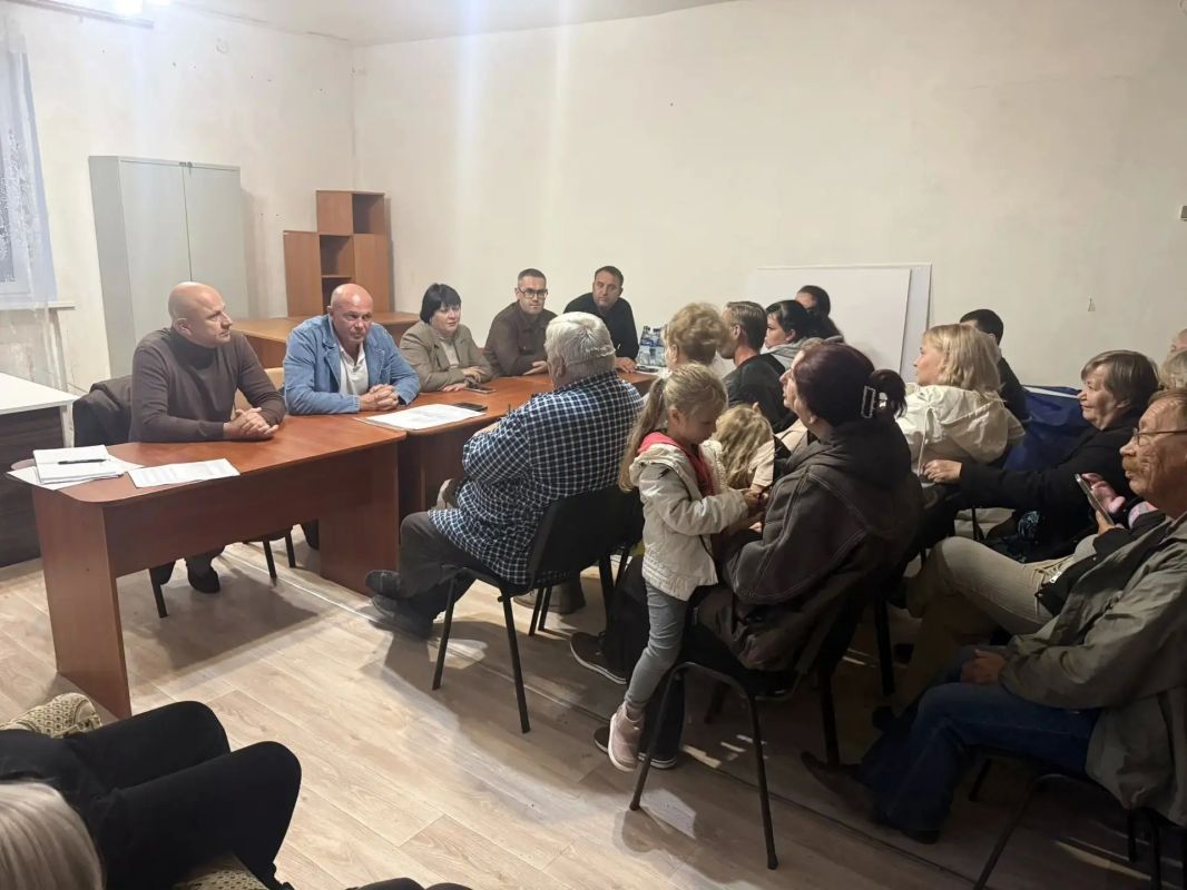 В населённых пунктах Пруды, Красногвардейское и Чапаевка состоялись встречи руководства Советского района с жителями многоквартирных домов В населённых пунктах Пруды, Красногвардейское и Чапаевка состоялись встречи руководства Советского района с жителями многоквартирных домов
