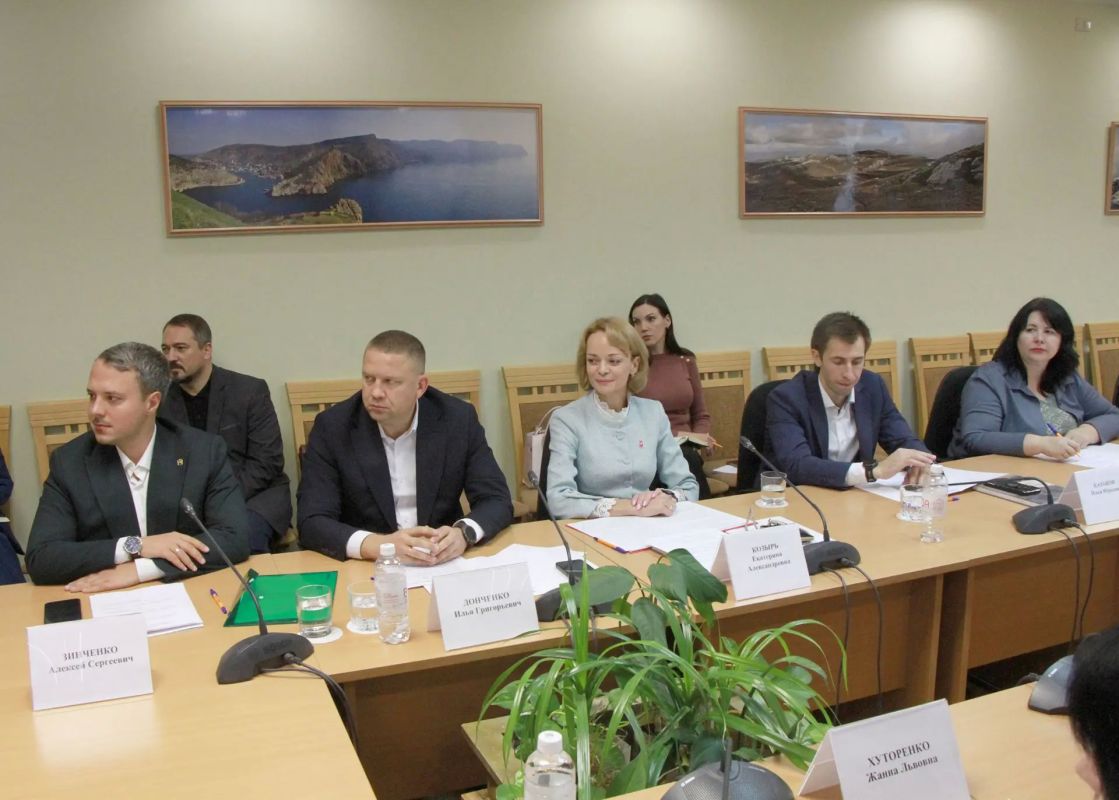 На заседании Комитета по патриотическому воспитанию и молодёжной политике депутаты заслушали информацию о работе регионального отделения Общероссийского общественно-государственного движения детей и молодёжи «Движение... На заседании Комитета по патриотическому воспитанию и молодёжной политике депутаты заслушали информацию о работе регионального отделения Общероссийского общественно-государственного движения детей и молодёжи «Движение...