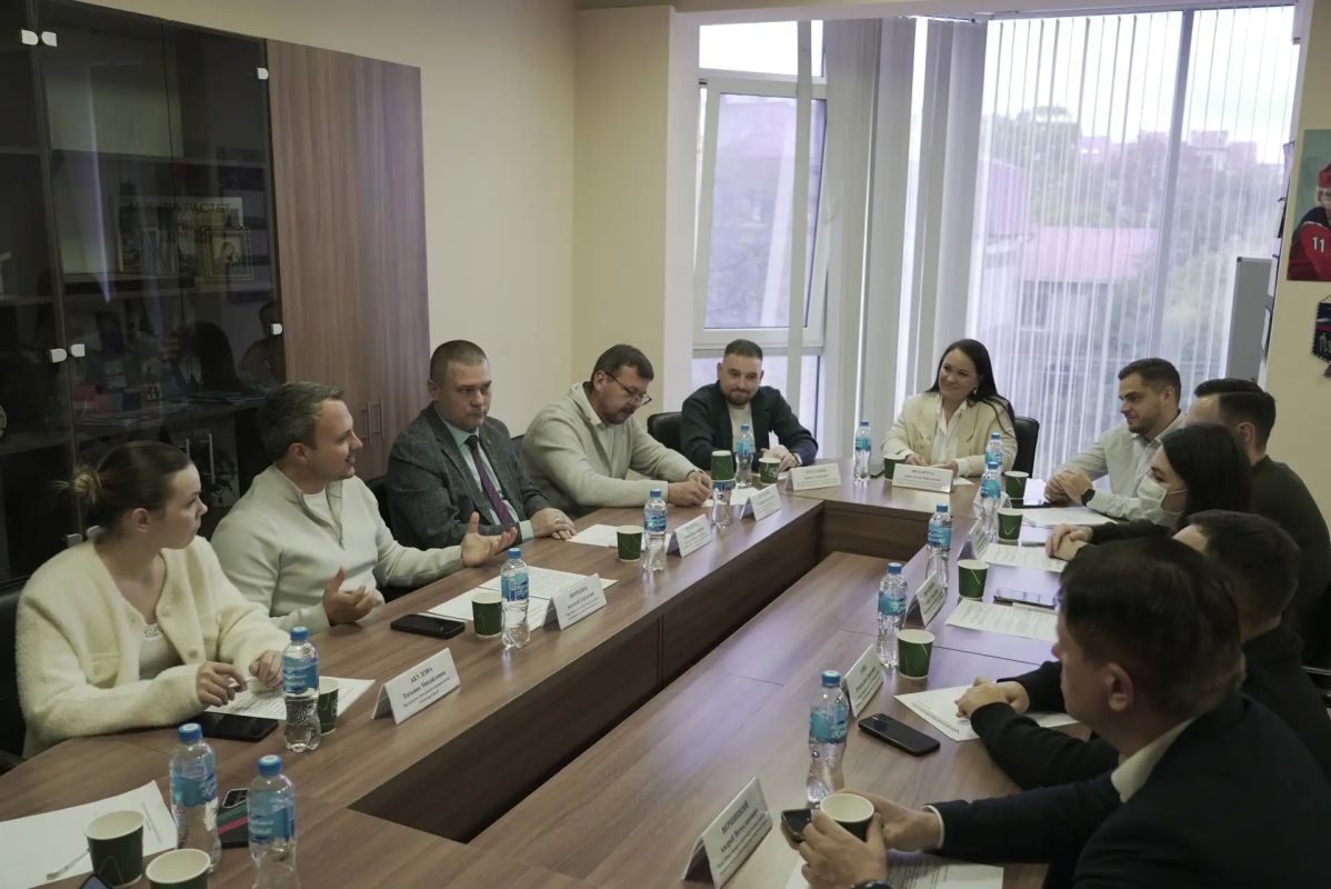 Алексей Зинченко: Обсудили ключевые направления молодёжной политики Алексей Зинченко: Обсудили ключевые направления молодёжной политики