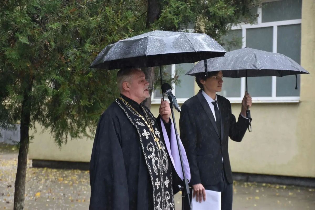 Восемь лет прошло: в Керчи почтили память жертв трагедии в политехническом колледже Восемь лет прошло: в Керчи почтили память жертв трагедии в политехническом колледже