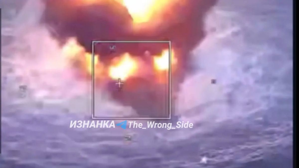 Красивые кадры объективного контроля ударов "Герань-4 сикер" по сухогрузу в Черном море и "Ланцета" по БЭК с его последующим подрывом Красивые кадры объективного контроля ударов "Герань-4 сикер" по сухогрузу в Черном море и "Ланцета" по БЭК с его последующим подрывом