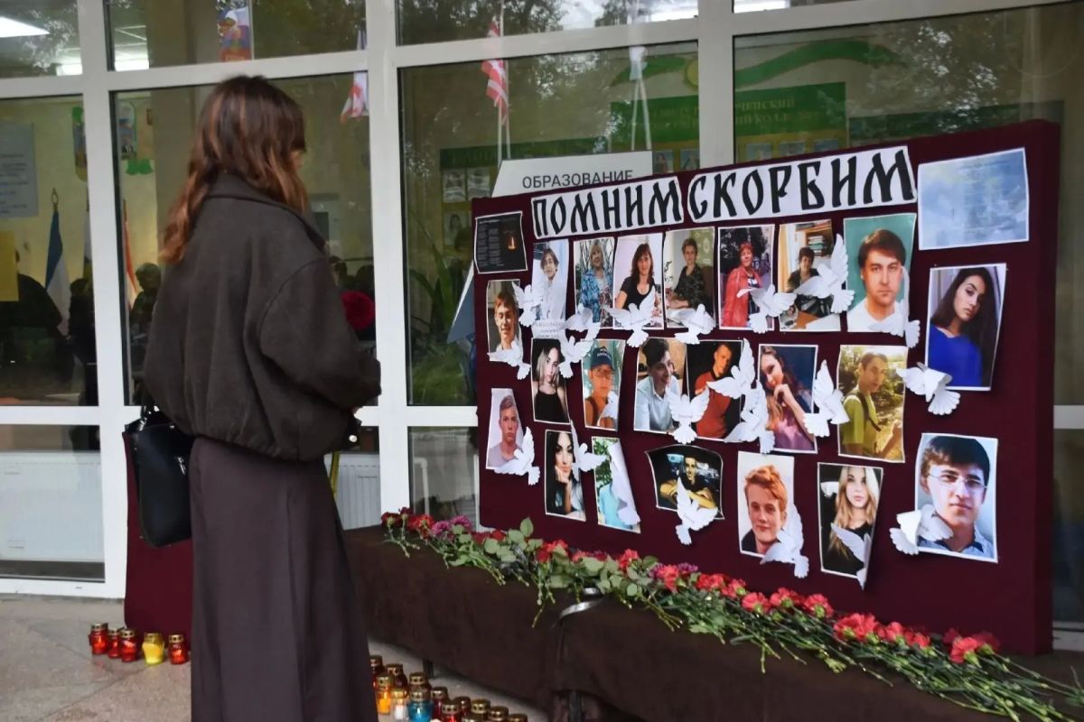 Восемь лет прошло: в Керчи почтили память жертв трагедии в политехническом колледже