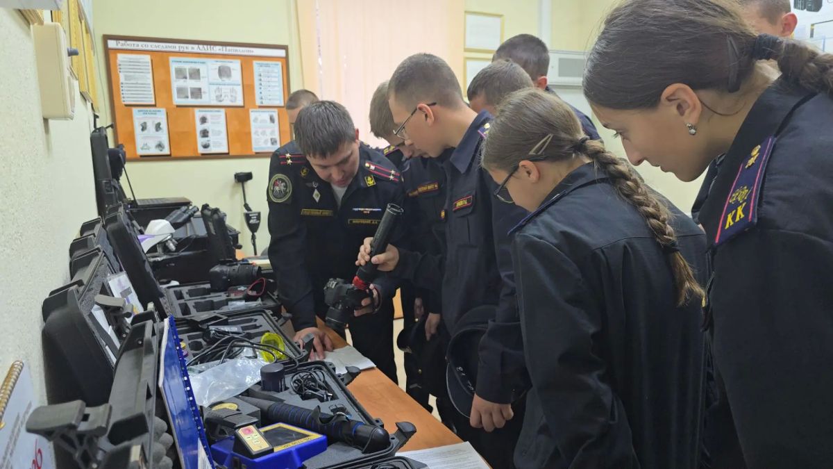 Кадеты Севастополя познакомились с работой военных криминалистов Кадеты Севастополя познакомились с работой военных криминалистов