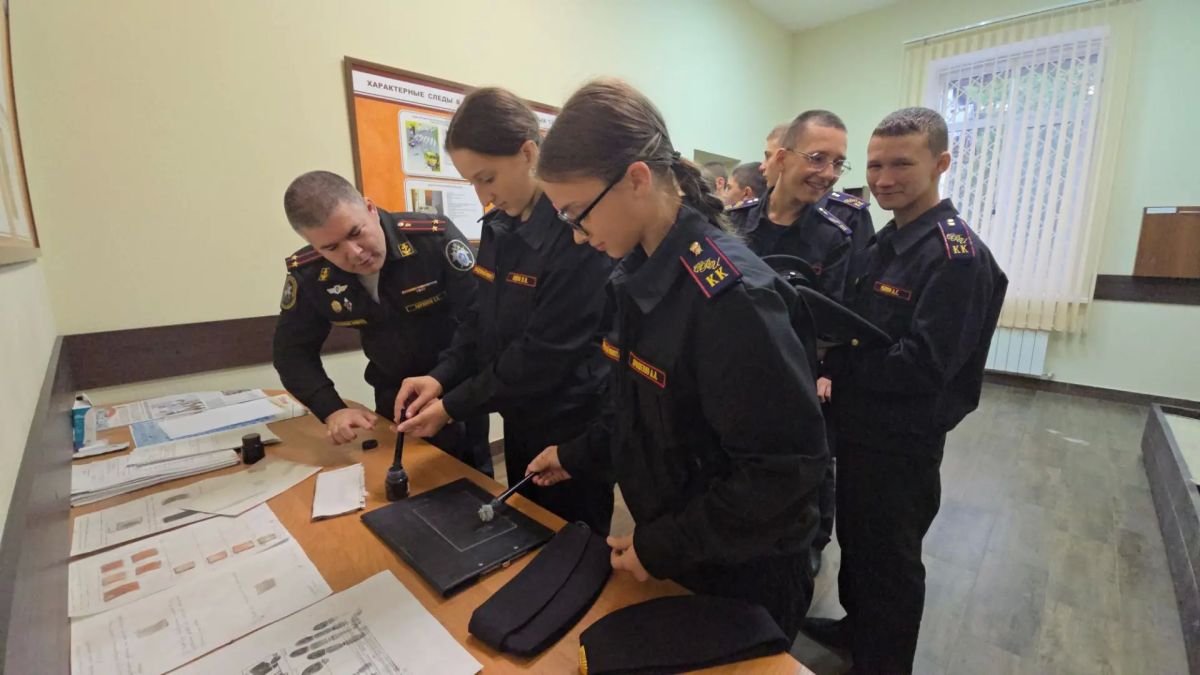 Кадеты Севастополя познакомились с работой военных криминалистов Кадеты Севастополя познакомились с работой военных криминалистов