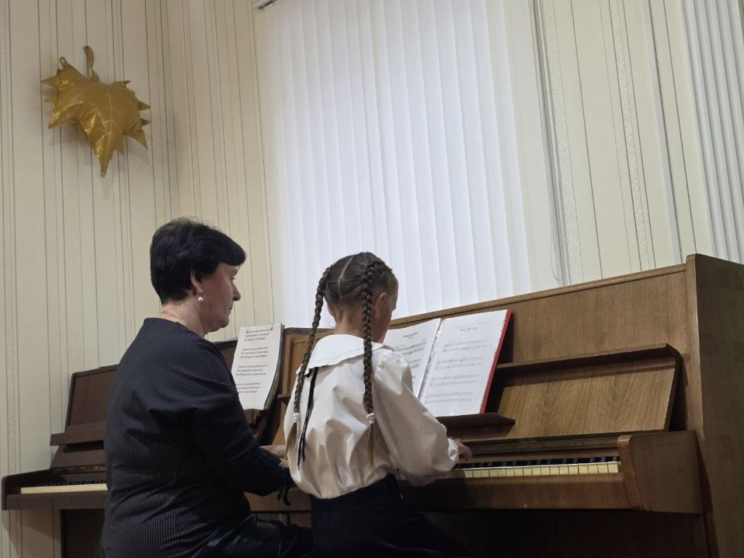 Александр Соколовский: В Первомайской детской музыкальной школе и Первомайском районном Доме культуры прошли праздничные мероприятия ко Дню отца Александр Соколовский: В Первомайской детской музыкальной школе и Первомайском районном Доме культуры прошли праздничные мероприятия ко Дню отца