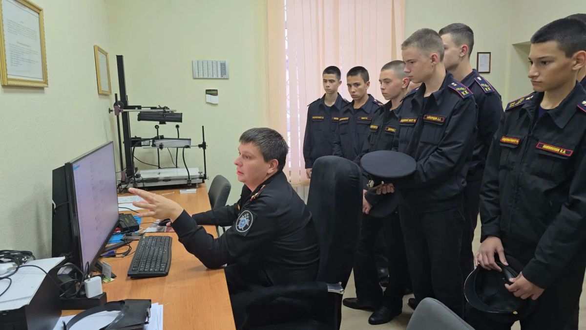 Кадеты Севастополя познакомились с работой военных криминалистов Кадеты Севастополя познакомились с работой военных криминалистов