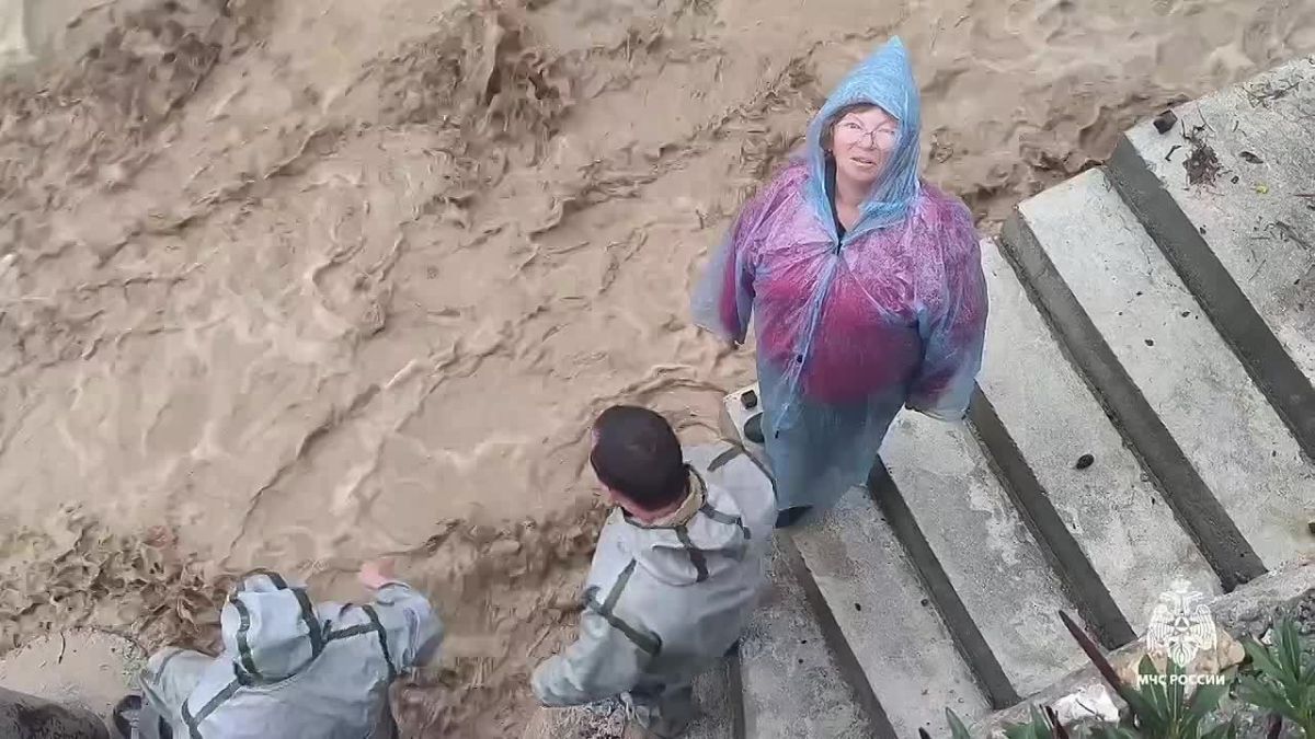 Пять человек, в том числе ребенка, эвакуировали из затопленного Кереиза