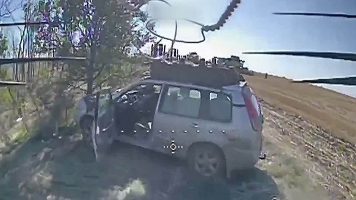 Российские операторы дронов уничтожили автомобильную технику и антенну связи ВСУ в Херсонской области