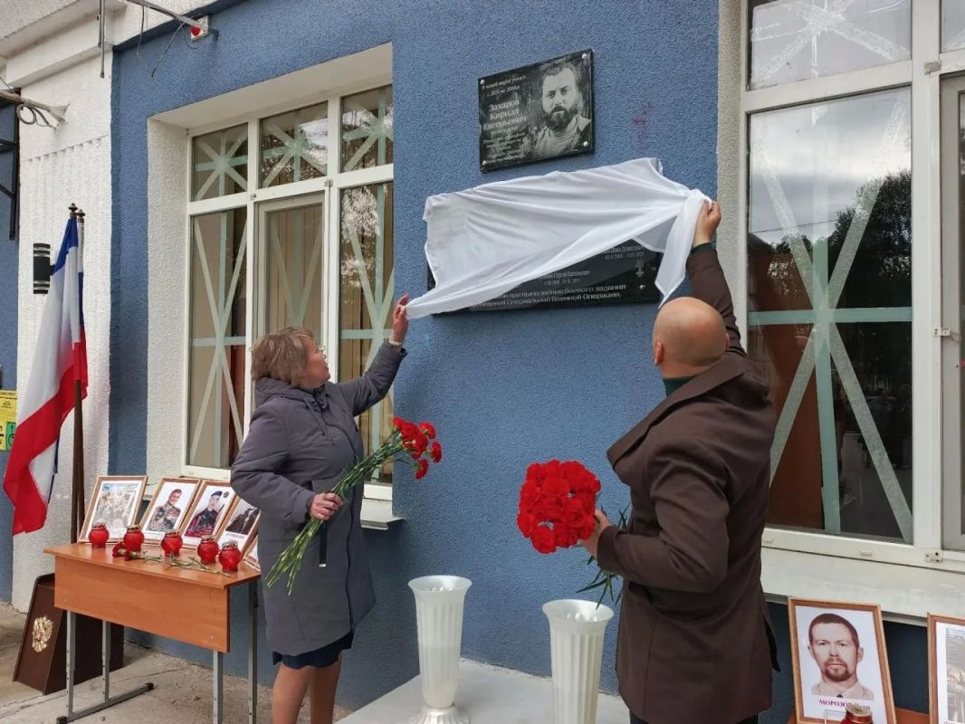 В керченской школе № 17 открыли мемориальную доску в память о героях-учениках
