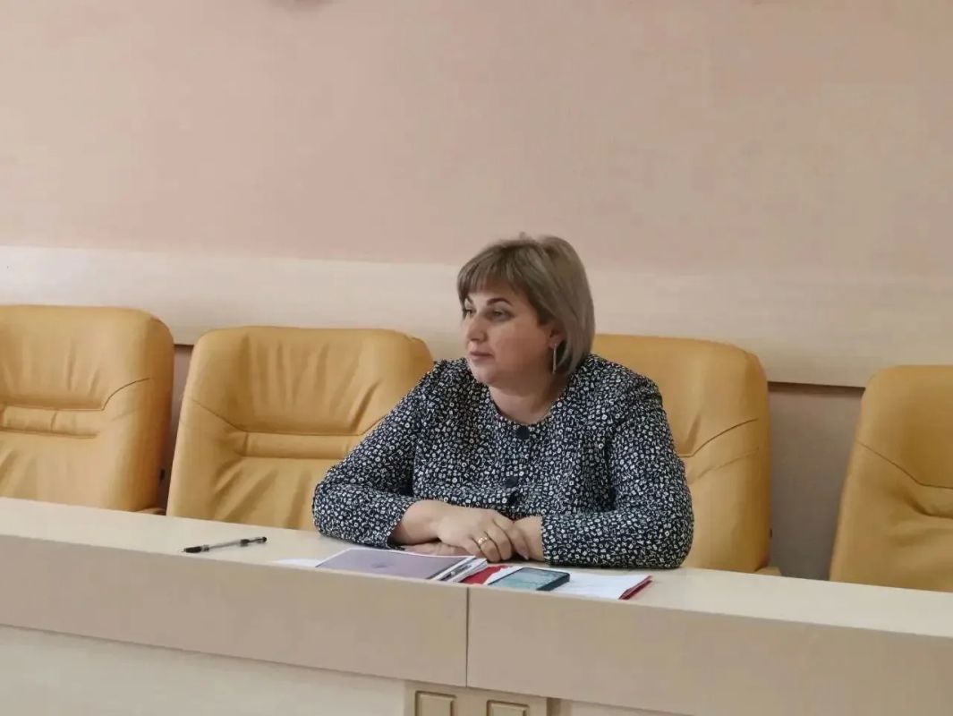 Первый заместитель главы администрации Джанкойского района Анна Трушина провела аппаратное совещание с представителями ресурсоснабжающих организаций и управляющих компаний района