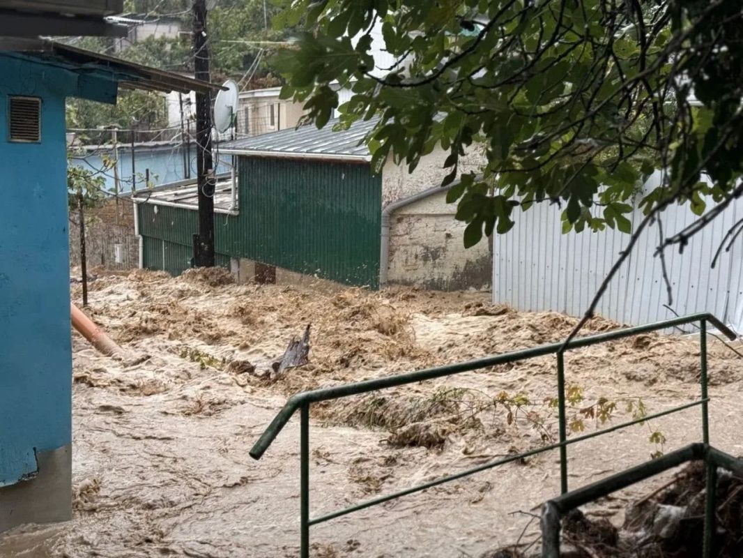 Из-за разлива реки в Кореизе эвакуировали две семьи