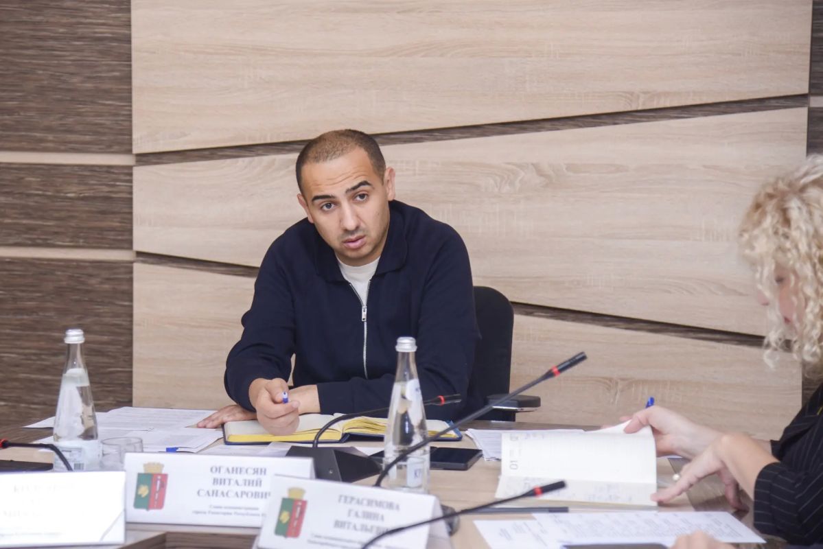 Виталий Оганесян: Рабочую неделю начали с аппаратного совещания Виталий Оганесян: Рабочую неделю начали с аппаратного совещания
