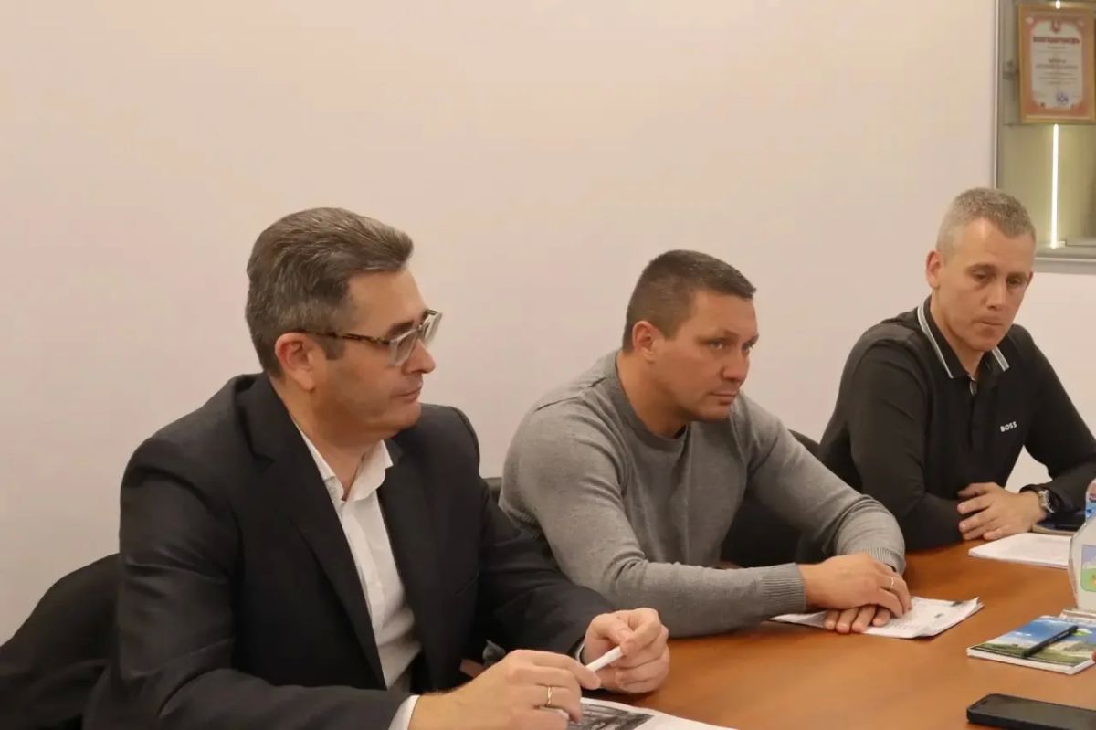 В последнее время в мой адрес стали поступать обращения жителей по вопросам несвоевременного вывоза мусора и содержания контейнерных площадок в населённых пунктах Белогорского района В последнее время в мой адрес стали поступать обращения жителей по вопросам несвоевременного вывоза мусора и содержания контейнерных площадок в населённых пунктах Белогорского района