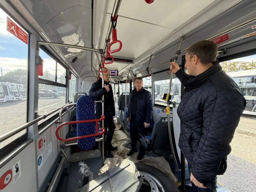 Осмотрел поставку новой партии пассажирских автобусов большого и среднего класса в Крым Осмотрел поставку новой партии пассажирских автобусов большого и среднего класса в Крым