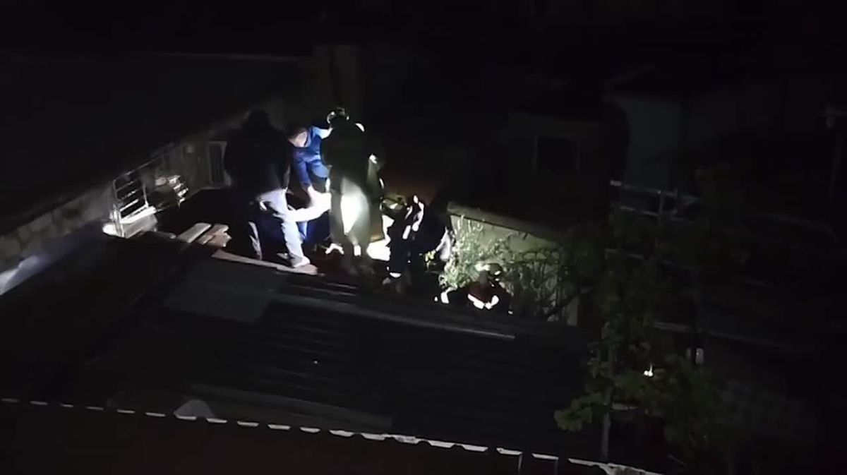 Изза подтопления в Кореизе пенсионера с плохим самочувствием эвакуировали через крыши