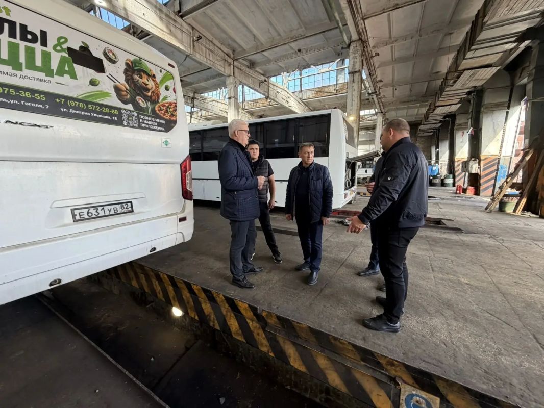Осмотрел поставку новой партии пассажирских автобусов большого и среднего класса в Крым Осмотрел поставку новой партии пассажирских автобусов большого и среднего класса в Крым