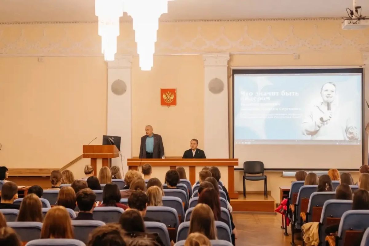 Разговор с молодёжью. В Крымском филиале Университета правосудия имени В. М. Лебедева состоялась встреча Председателя Государственного комитета молодёжной политики Республики Крым со студентами, посвящённая развитию... Разговор с молодёжью. В Крымском филиале Университета правосудия имени В. М. Лебедева состоялась встреча Председателя Государственного комитета молодёжной политики Республики Крым со студентами, посвящённая развитию...