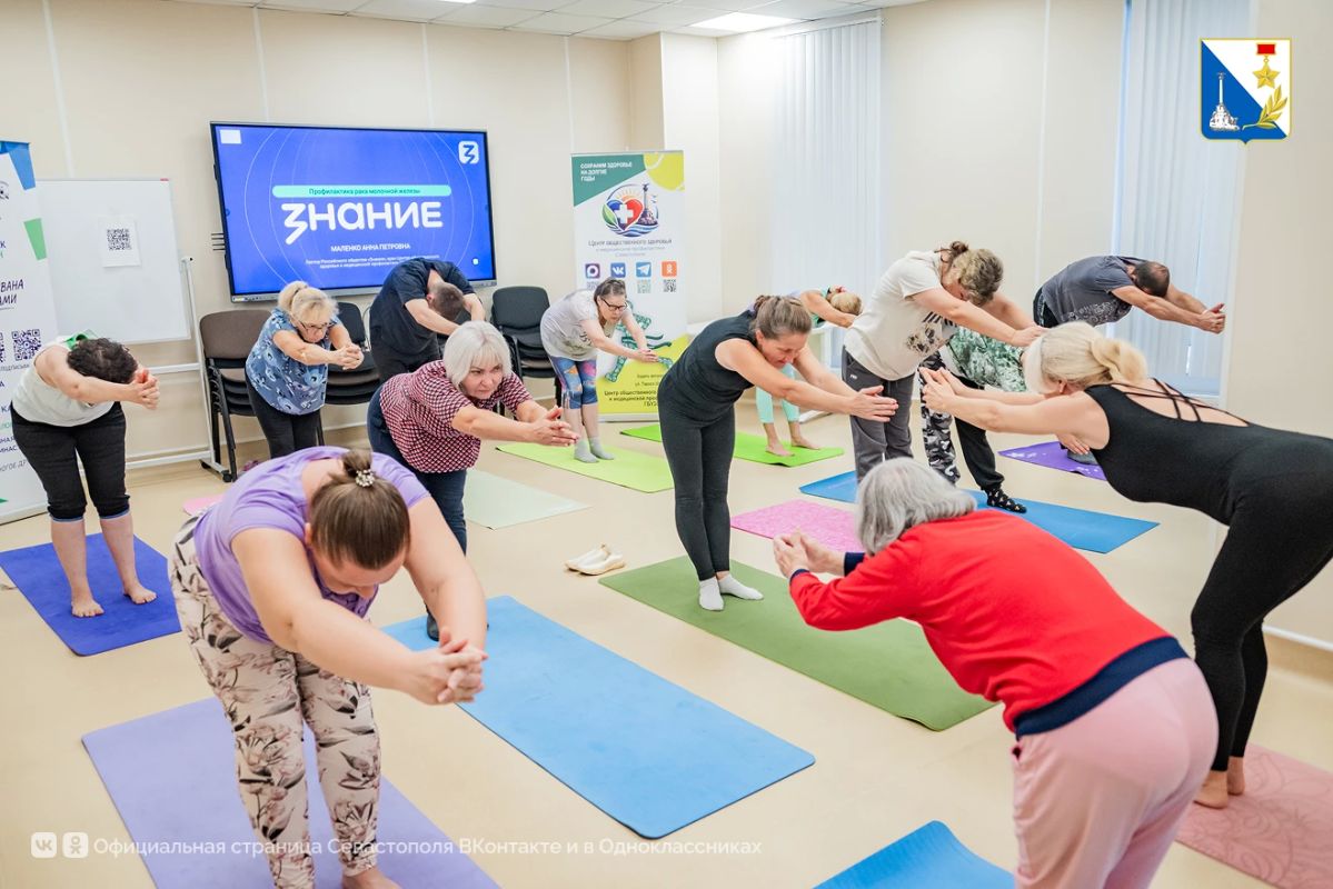 Севастопольцев с ограниченными возможностями здоровья обучают йоге Севастопольцев с ограниченными возможностями здоровья обучают йоге