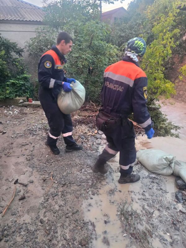 Ликвидация последствий подтопления на Южном берегу Крыма продолжается Ликвидация последствий подтопления на Южном берегу Крыма продолжается