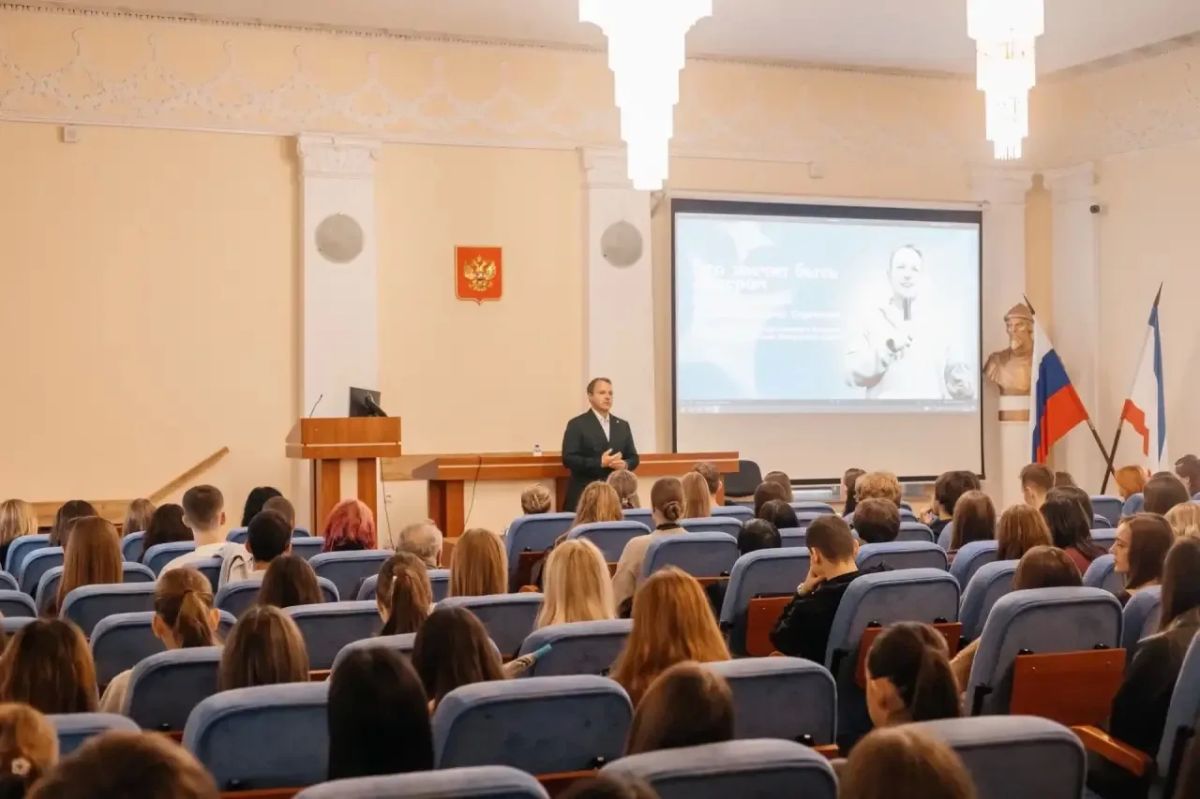 Разговор с молодёжью. В Крымском филиале Университета правосудия имени В. М. Лебедева состоялась встреча Председателя Государственного комитета молодёжной политики Республики Крым со студентами, посвящённая развитию... Разговор с молодёжью. В Крымском филиале Университета правосудия имени В. М. Лебедева состоялась встреча Председателя Государственного комитета молодёжной политики Республики Крым со студентами, посвящённая развитию...