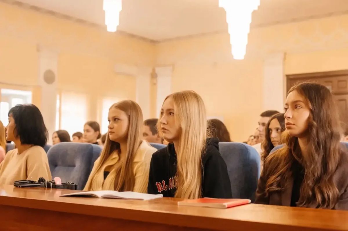 Разговор с молодёжью. В Крымском филиале Университета правосудия имени В. М. Лебедева состоялась встреча Председателя Государственного комитета молодёжной политики Республики Крым со студентами, посвящённая развитию... Разговор с молодёжью. В Крымском филиале Университета правосудия имени В. М. Лебедева состоялась встреча Председателя Государственного комитета молодёжной политики Республики Крым со студентами, посвящённая развитию...