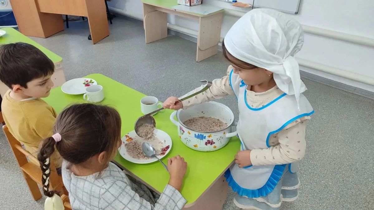 С Днём повара мастеров вкусного и полезного поздравили самые младшие воспитанники! С Днём повара мастеров вкусного и полезного поздравили самые младшие воспитанники!